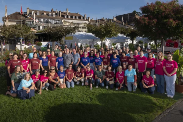 Photo de groupe des bénévoles de l'édition 2025 du Livre sur les quais.