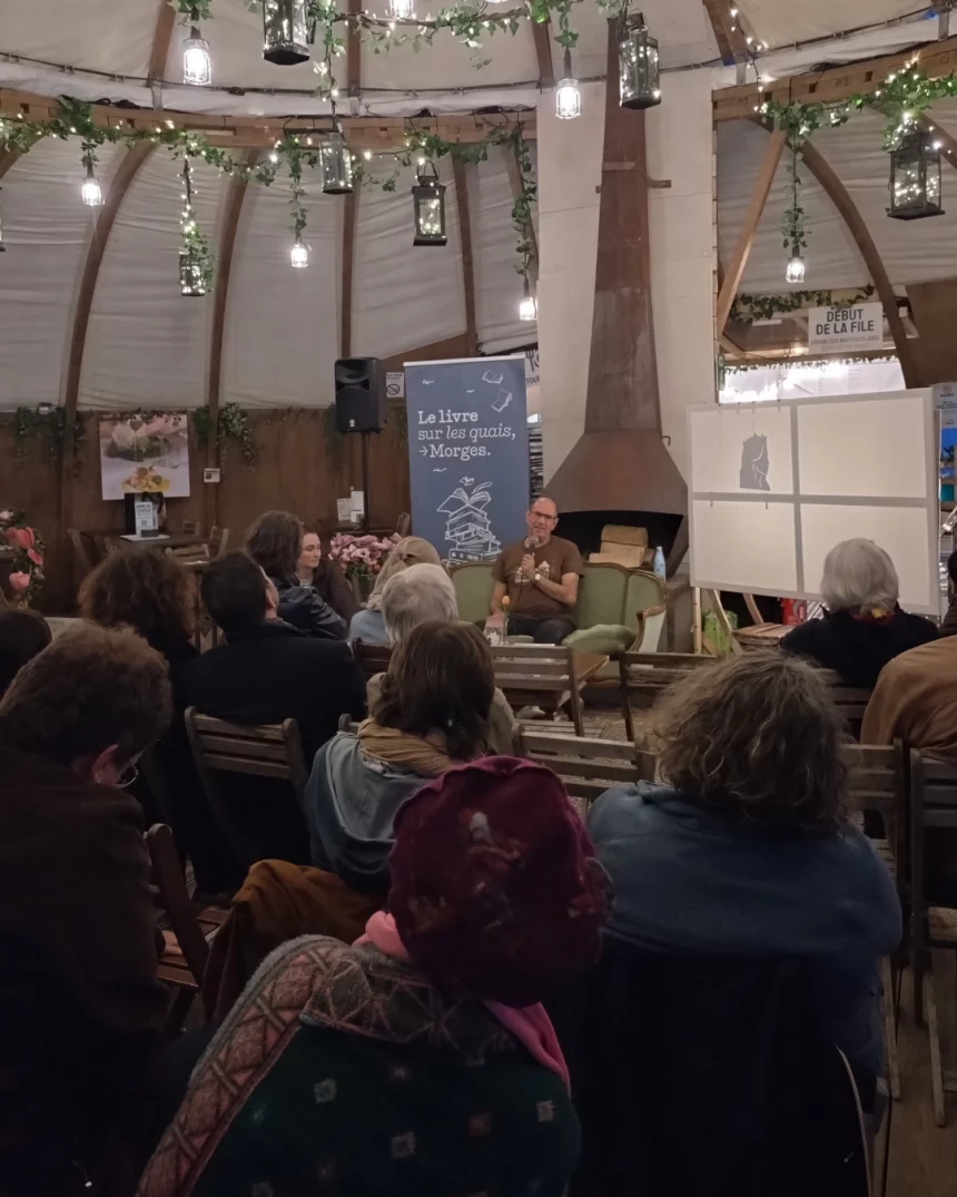 Photo d'Eugène en discussion lors de la Fête de la tulipe